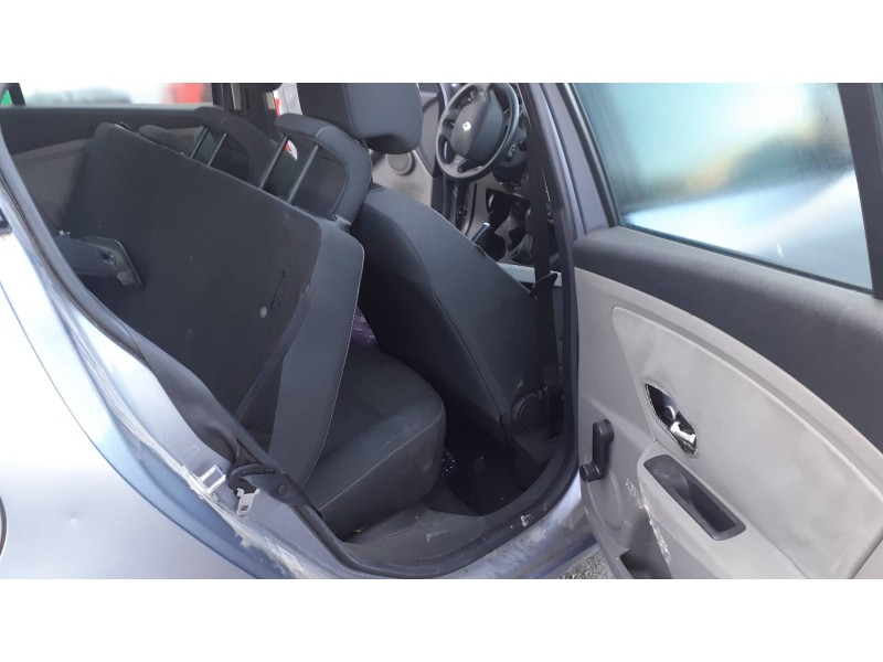 renault megane iii berlina 5 p del año 2009