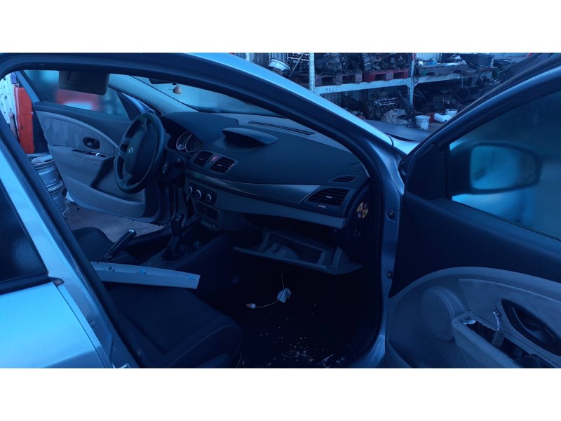 renault megane iii berlina 5 p del año 2009