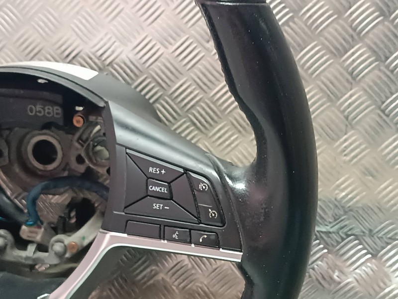 Recambio de volante para nissan qashqai (j11) referencia OEM IAM 34277068A  PIEL