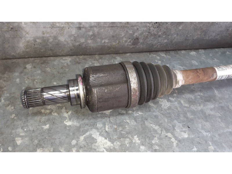 Recambio de transmision delantera izquierda para renault megane iii berlina 5 p referencia OEM IAM 8200725499  