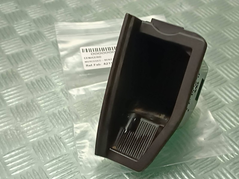 Recambio de cenicero para mercedes-benz clase e (w211) berlina referencia OEM IAM A2118100233  