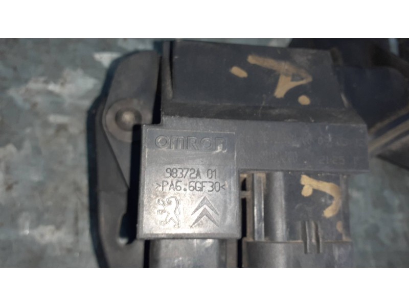 Recambio de electroventilador para peugeot 207 referencia OEM IAM 9682895680 287080646 CON RESISTENCIA