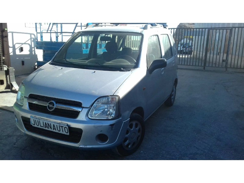 opel agila del año 2004