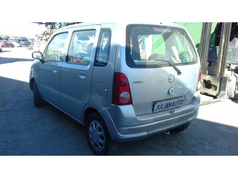 opel agila del año 2004