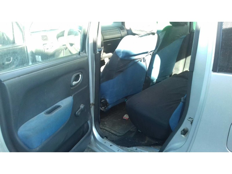 opel agila del año 2004