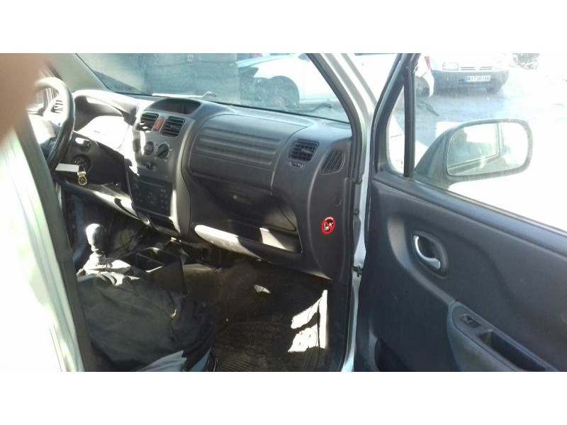 opel agila del año 2004