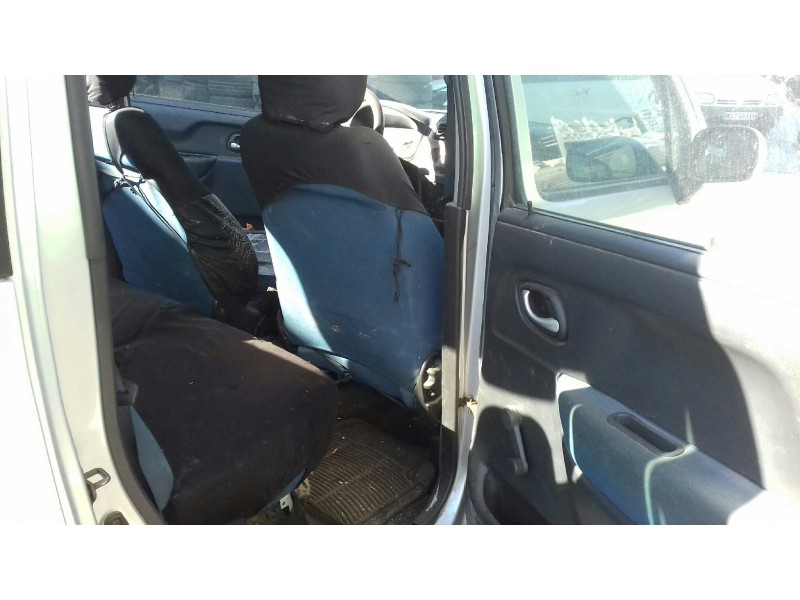 opel agila del año 2004