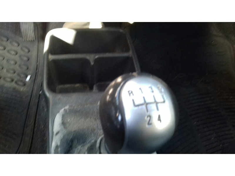 opel agila del año 2004