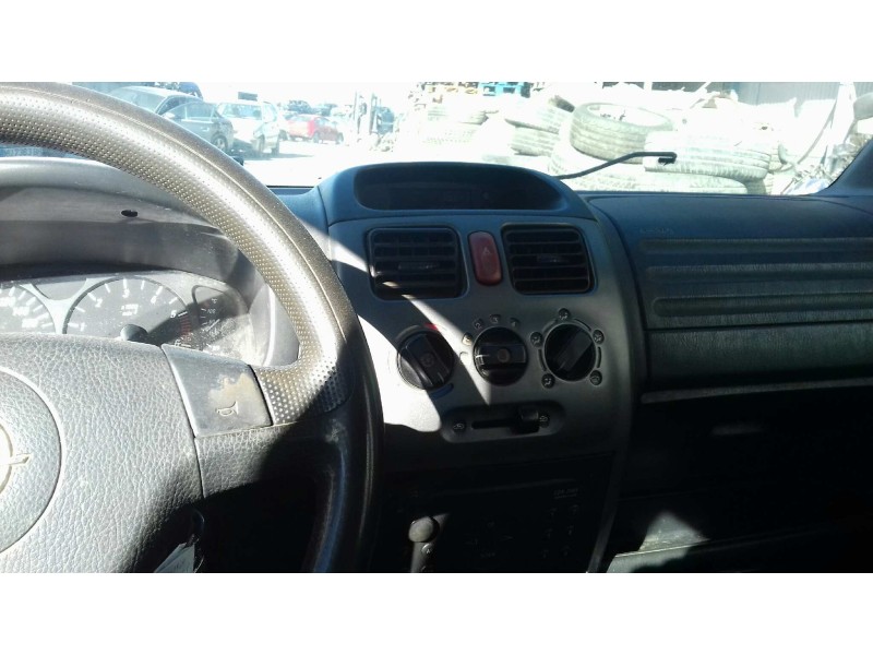 opel agila del año 2004