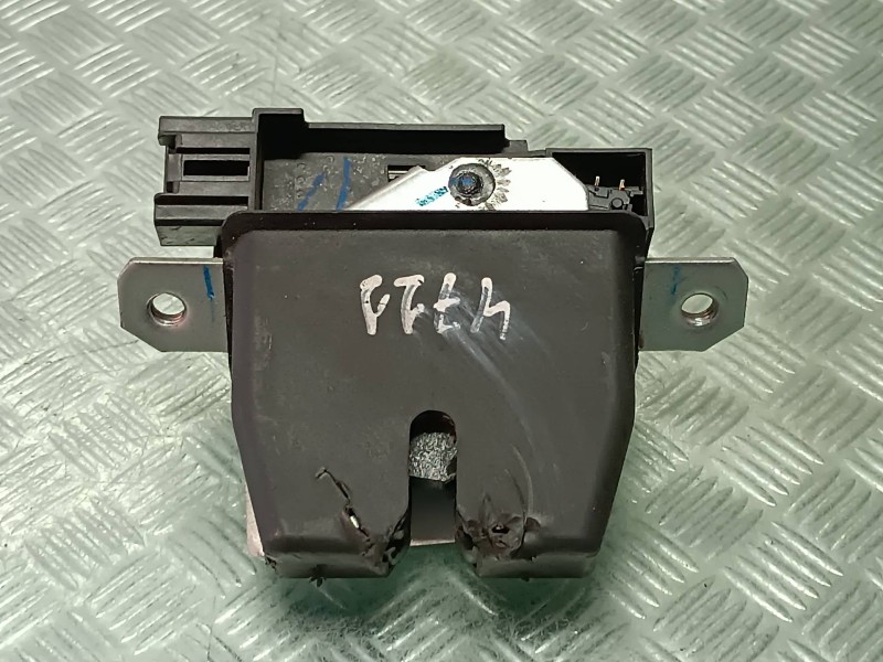 Recambio de cerradura maletero / porton para ford ka+ referencia OEM IAM L2E3B5A442A66DD 284801508 CONECTOR 3 PINES