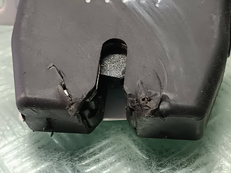 Recambio de cerradura maletero / porton para ford ka+ referencia OEM IAM L2E3B5A442A66DD 284801508 CONECTOR 3 PINES