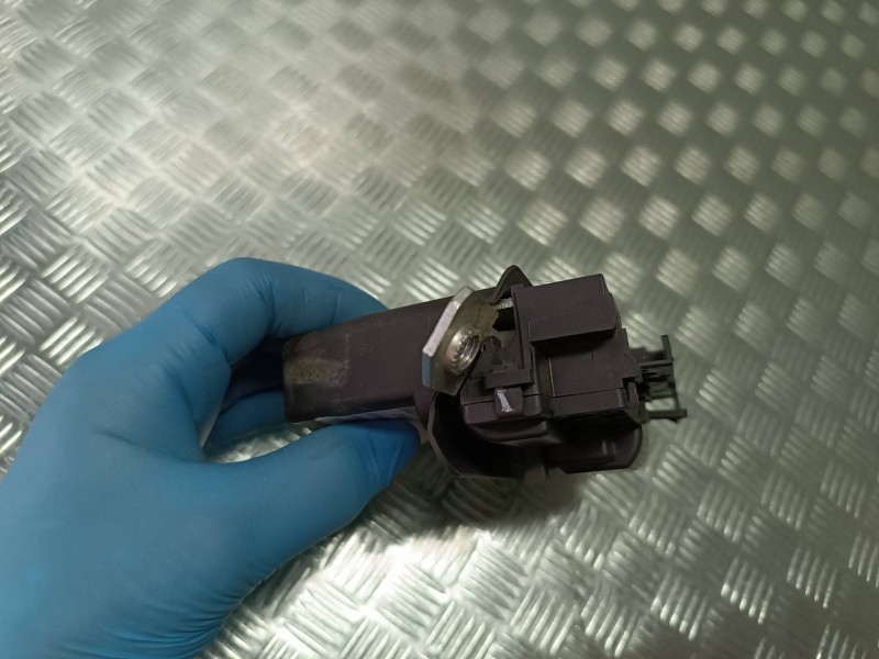 Recambio de cerradura maletero / porton para ford ka+ referencia OEM IAM L2E3B5A442A66DD 284801508 CONECTOR 3 PINES