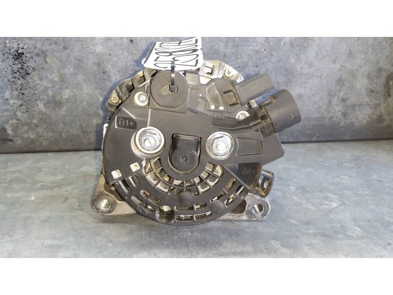 Recambio de alternador para peugeot 3008 referencia OEM IAM 8EL011711611 HELLA 150A