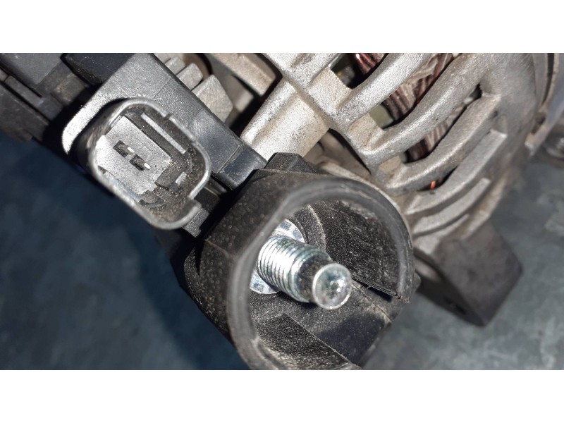 Recambio de alternador para peugeot 3008 referencia OEM IAM 8EL011711611 HELLA 150A