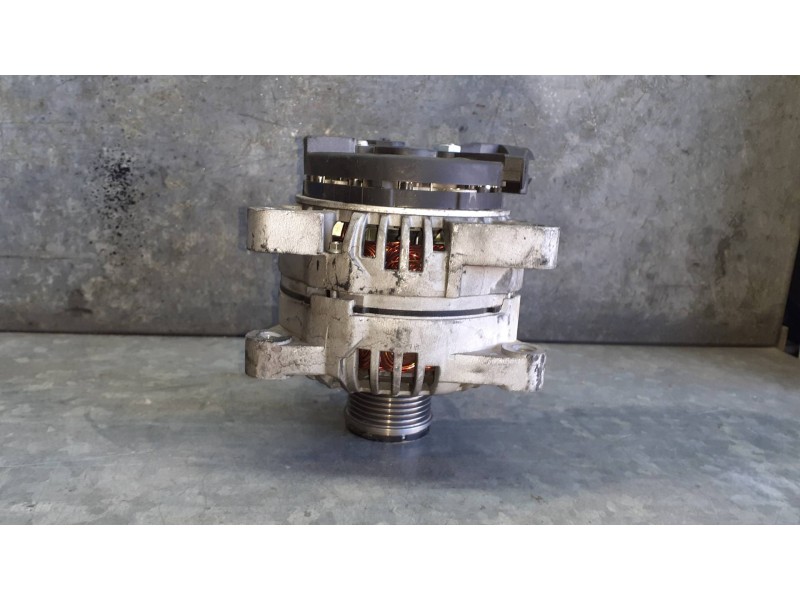 Recambio de alternador para peugeot 3008 referencia OEM IAM 8EL011711611 HELLA 150A