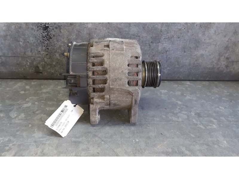 Recambio de alternador para renault megane iii berlina 5 p referencia OEM IAM 2606272B VALEO 