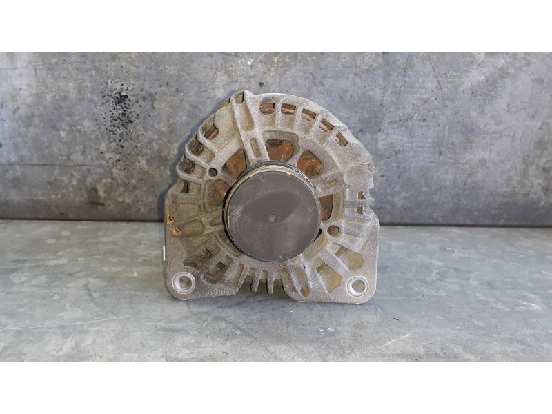 Recambio de alternador para renault megane iii berlina 5 p referencia OEM IAM 2606272B VALEO 