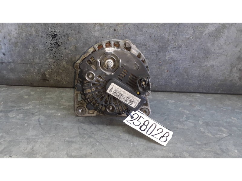 Recambio de alternador para renault megane iii berlina 5 p referencia OEM IAM 2606272B VALEO 