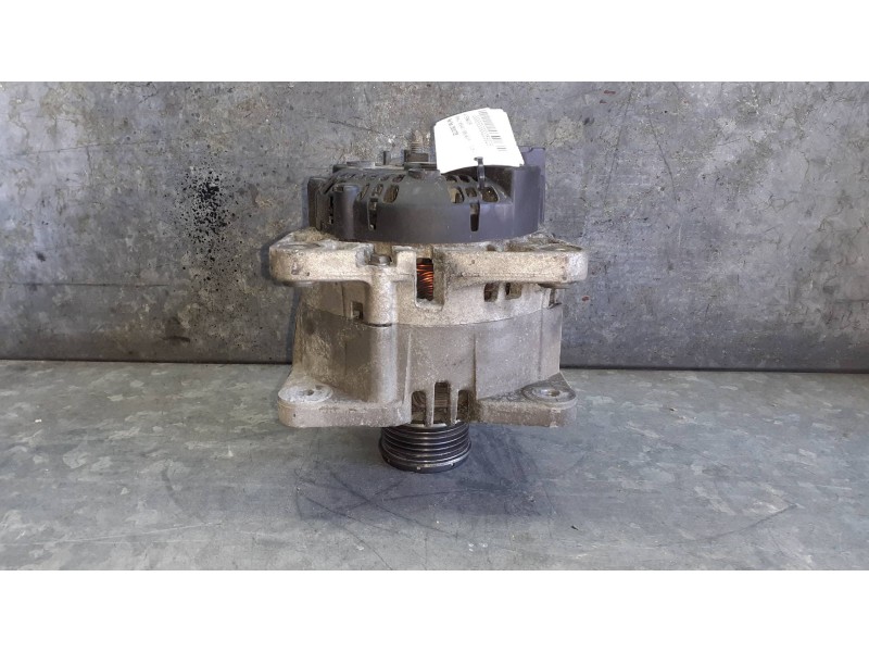 Recambio de alternador para renault megane iii berlina 5 p referencia OEM IAM 2606272B VALEO 