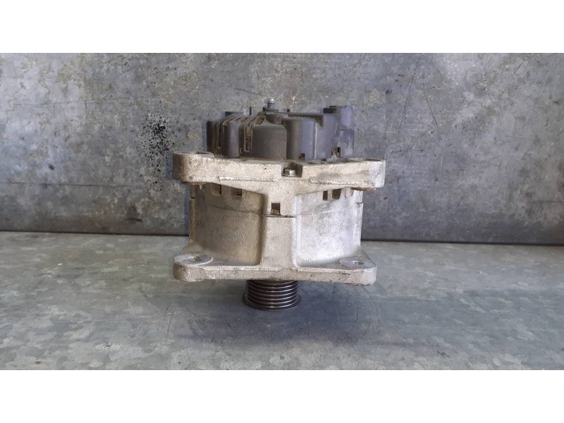 Recambio de alternador para renault scenic ii referencia OEM IAM 8200495294 VALEO 110A