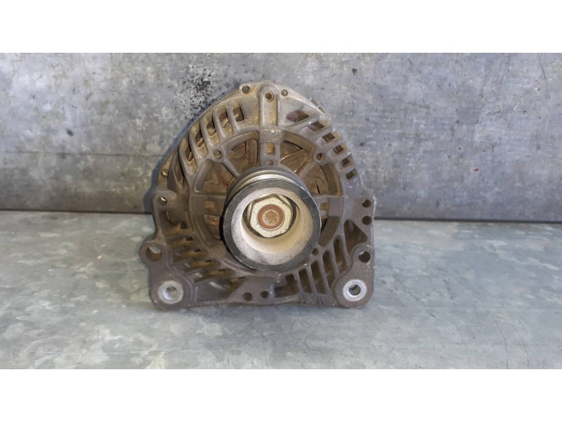 Recambio de alternador para volkswagen polo berlina (6n1) referencia OEM IAM 037903023 VALEO 90A