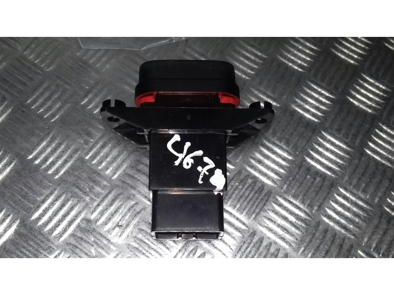 Recambio de warning para hyundai i10 referencia OEM IAM 864W0140  CONECTOR 8 PINES