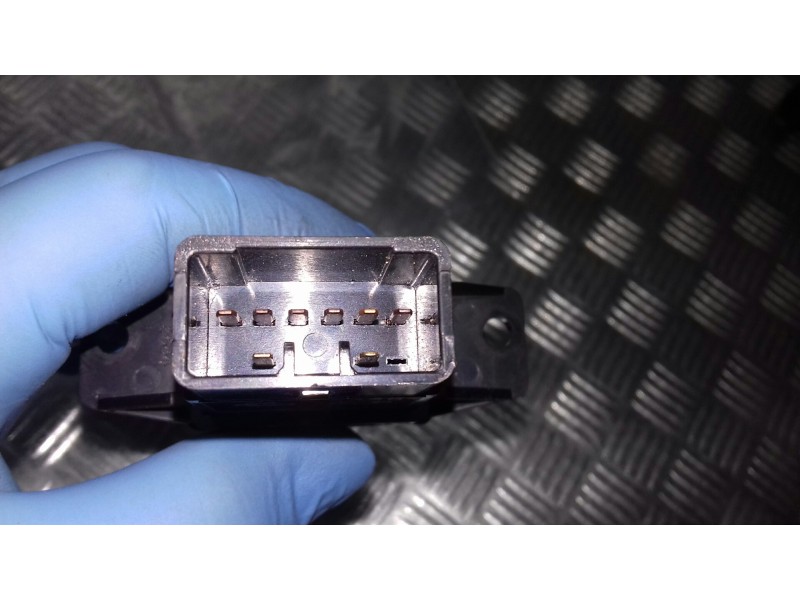 Recambio de warning para hyundai i10 referencia OEM IAM 864W0140  CONECTOR 8 PINES