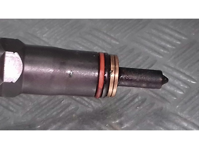 Recambio de inyector para seat leon (1p1) referencia OEM IAM 038130073AG BOSCH CONECTOR 2 PINES