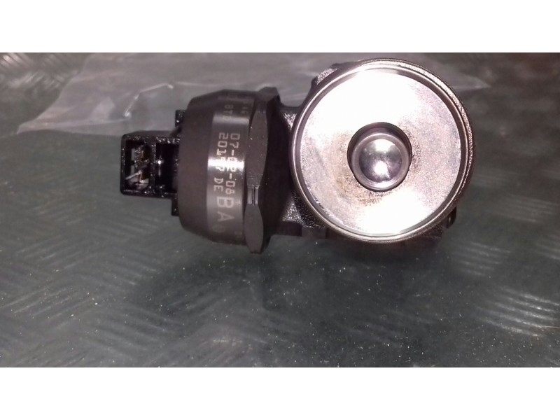 Recambio de inyector para seat leon (1p1) referencia OEM IAM 038130073AG BOSCH CONECTOR 2 PINES