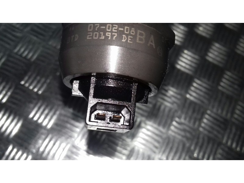 Recambio de inyector para seat leon (1p1) referencia OEM IAM 038130073AG BOSCH CONECTOR 2 PINES