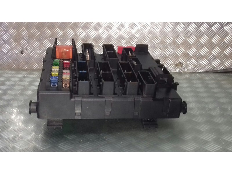 Recambio de caja reles / fusibles para opel vectra c berlina referencia OEM IAM 13112912 519047013 AS