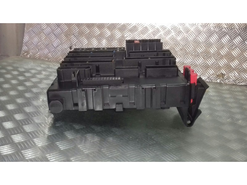 Recambio de caja reles / fusibles para opel vectra c berlina referencia OEM IAM 13112912 519047013 AS