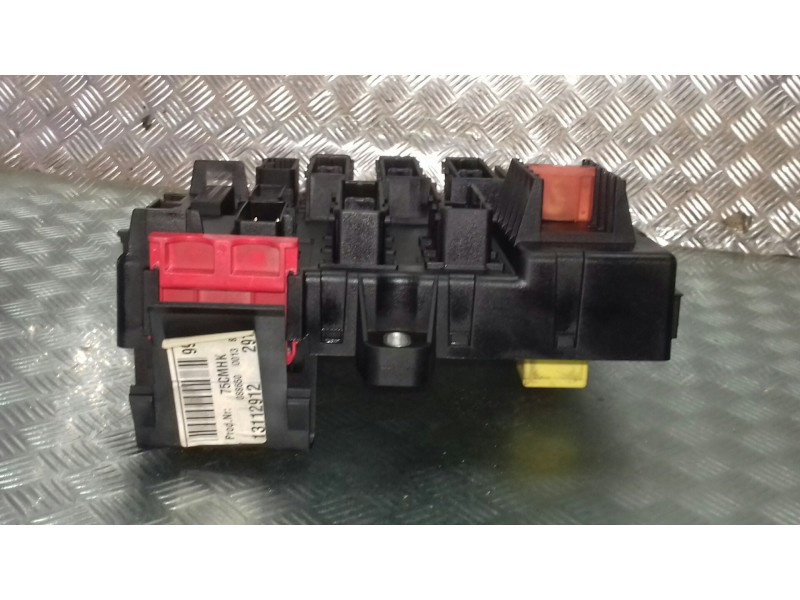 Recambio de caja reles / fusibles para opel vectra c berlina referencia OEM IAM 13112912 519047013 AS