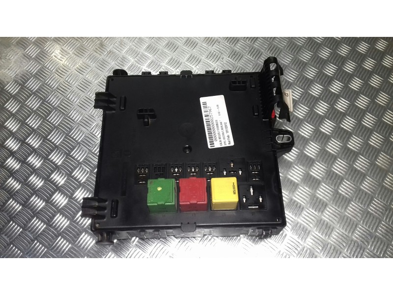 Recambio de caja reles / fusibles para opel vectra c berlina referencia OEM IAM 13112912 519047013 AS