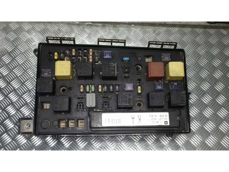 Recambio de caja reles / fusibles para opel vectra c berlina referencia OEM IAM 13250232 5DK00946430 GM