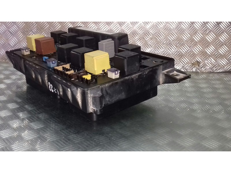 Recambio de caja reles / fusibles para opel vectra c berlina referencia OEM IAM 13250232 5DK00946430 GM