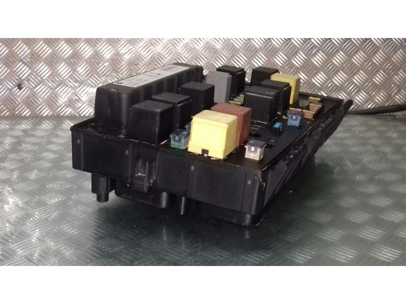 Recambio de caja reles / fusibles para opel vectra c berlina referencia OEM IAM 13250232 5DK00946430 GM