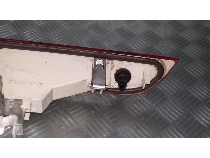 Recambio de luz central de freno para ford fiesta (cbk) referencia OEM IAM 2S6113A602  CONECTOR 2 PINES