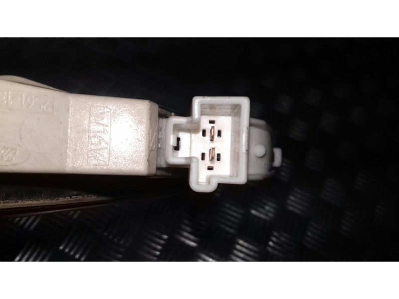 Recambio de luz central de freno para ford fiesta (cbk) referencia OEM IAM 2S6113A602  CONECTOR 2 PINES