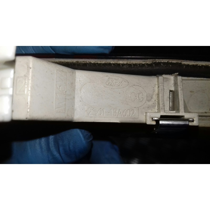 Recambio de luz central de freno para ford fiesta (cbk) referencia OEM IAM 2S6113A602  CONECTOR 2 PINES