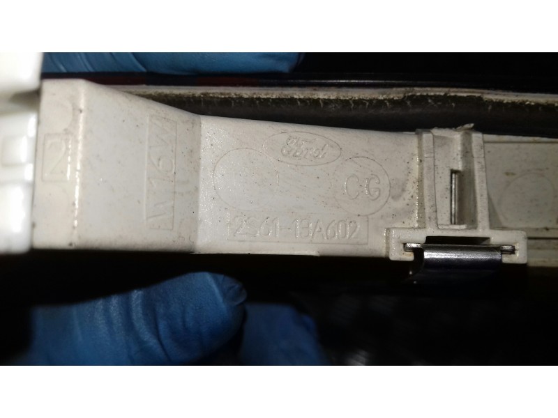 Recambio de luz central de freno para ford fiesta (cbk) referencia OEM IAM 2S6113A602  CONECTOR 2 PINES