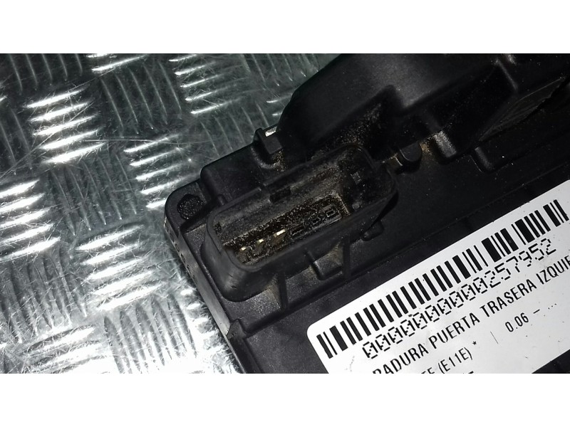 Recambio de cerradura puerta trasera izquierda para nissan note (e11e) referencia OEM IAM 4606E NEGRA CONECTOR3 PINES