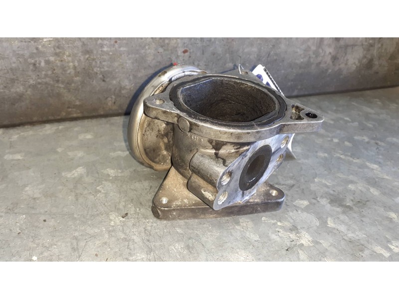 Recambio de valvula egr para volkswagen polo (9n1) referencia OEM IAM 038131501AF 038129637D WAHLER