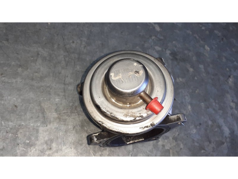 Recambio de valvula egr para volkswagen polo (9n1) referencia OEM IAM 038131501AF 038129637D WAHLER