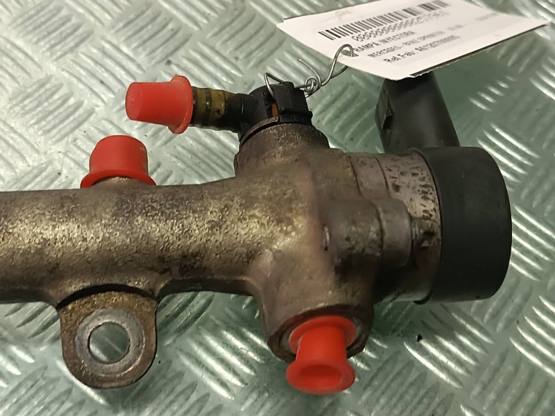 Recambio de rampa inyectora para mercedes-benz sprinter 02.00  caja cerrada referencia OEM IAM A6120700095 0445215007 BOSCH