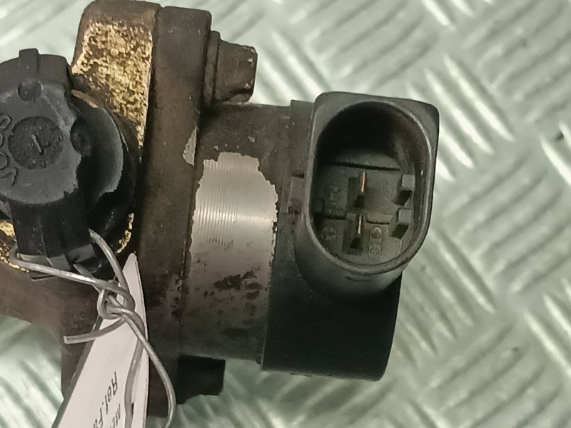 Recambio de rampa inyectora para mercedes-benz sprinter 02.00  caja cerrada referencia OEM IAM A6120700095 0445215007 BOSCH