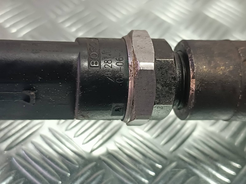 Recambio de rampa inyectora para mercedes-benz sprinter 02.00  caja cerrada referencia OEM IAM A6120700095 0445215007 BOSCH