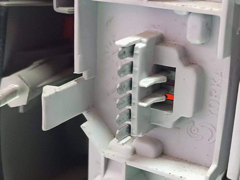 Recambio de piloto trasero derecho para opel vectra c berlina referencia OEM IAM 13130644 YORKA 