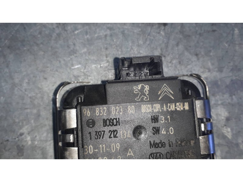 Recambio de sensor lluvia / luz para peugeot 3008 referencia OEM IAM 9683202380  BOSCH