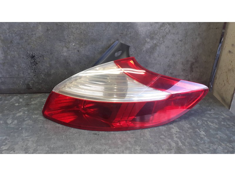 Recambio de piloto trasero derecho para renault megane iii berlina 5 p referencia OEM IAM 89319601 265500007R VALEO